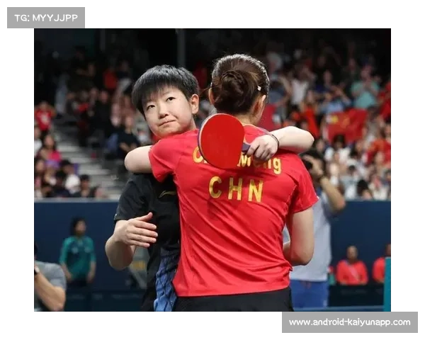 孙颖莎亮相旗帜杯开幕式 国乒全员助阵机关乒乓球赛精彩纷呈 孙颖莎亮相旗帜杯开幕式 国乒全员助阵机关乒乓球赛精彩纷呈